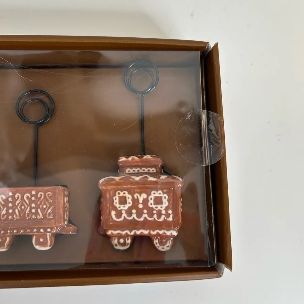 Pottery Barn Gingerbread Train Stoneware Place Card Holders Mixed Set of 4 New!‎